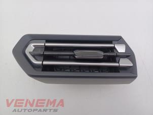 Gebruikte Luchtrooster Dashboard Audi A3 Sportback (8YA) 2.0 35 TDI 16V Prijs € 29,99 Margeregeling aangeboden door Venema Autoparts