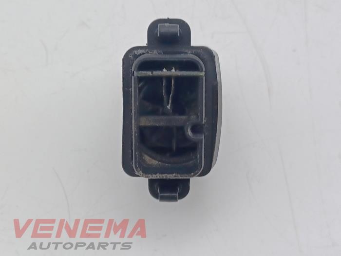 Gebruikte Sensor Temperatuur binnen Ford Fiesta 7 1.0 EcoBoost 12V Prijs € 19,99 Margeregeling aangeboden door Venema Autoparts