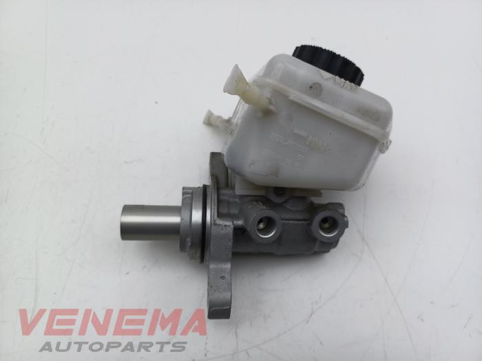 Gebruikte Hoofdremcilinder BMW 3 serie Touring (F31) 320d 2.0 16V Prijs € 19,99 Margeregeling aangeboden door Venema Autoparts