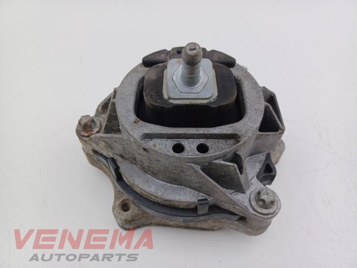 Gebruikte Motorrubber BMW 3 serie Touring (F31) 320d 2.0 16V Prijs € 19,99 Margeregeling aangeboden door Venema Autoparts