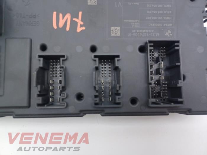 Bodycontrol Module van een BMW 3 serie Touring (F31) 320d 2.0 16V 2016