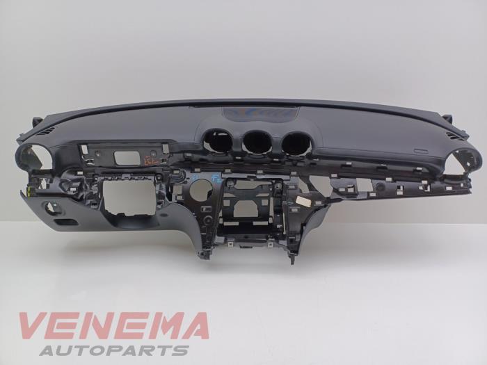 Gebruikte Dashboard Mercedes C (W206) C-200 1.5 EQ Boost 4-Matic Prijs € 483,99 Inclusief btw aangeboden door Venema Autoparts