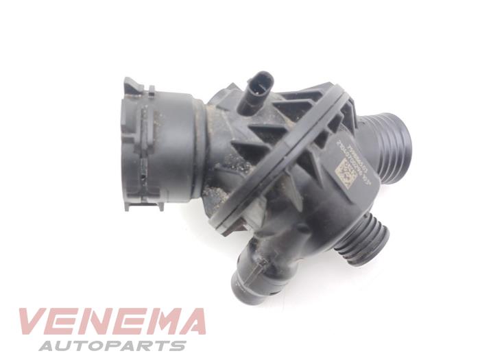Gebruikte Thermostaat BMW 4 serie Gran Coupe (F36) 435i 3.0 24V Prijs € 49,99 Margeregeling aangeboden door Venema Autoparts