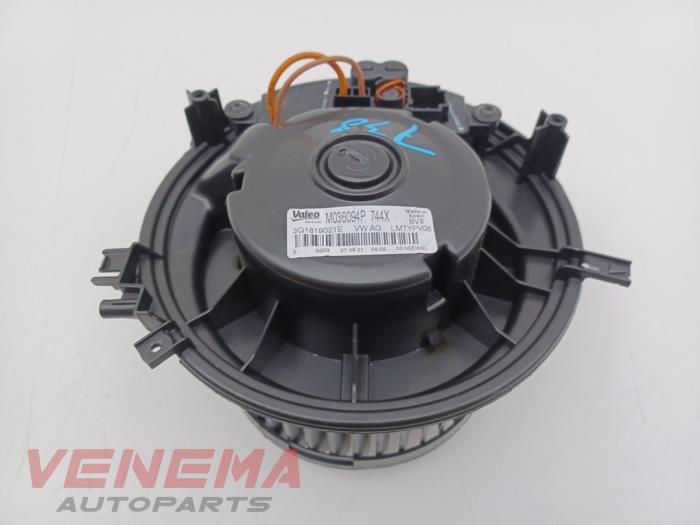 Gebruikte Blower Seat Leon (KLB) 1.0 TSI 12V Prijs € 19,99 Margeregeling aangeboden door Venema Autoparts