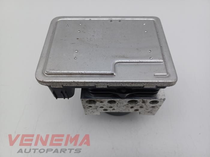 Gebruikte ABS Pomp Volkswagen Golf Sportsvan (AUVS) 1.0 TSI 12V BlueMotion Technology Prijs € 28,99 Margeregeling aangeboden door Venema Autoparts