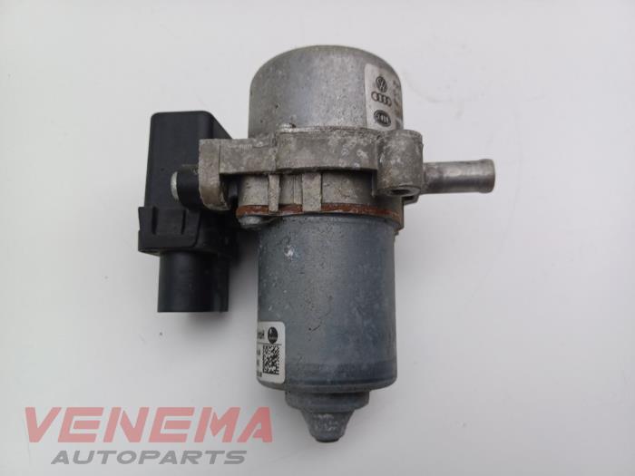 Gebruikte Vacuumpomp Rembekrachtiging Volkswagen Golf Sportsvan (AUVS) 1.0 TSI 12V BlueMotion Technology Prijs € 9,99 Margeregeling aangeboden door Venema Autoparts