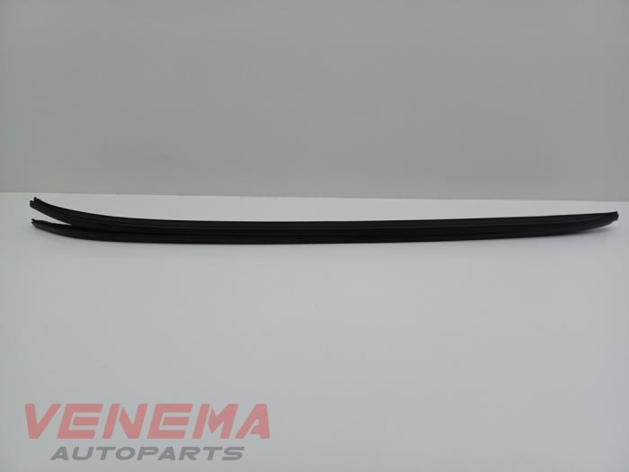 Gebruikte Roofrail set BMW X1 (F48) xDrive 20i 2.0 16V Twin Power Turbo Prijs € 199,99 Margeregeling aangeboden door Venema Autoparts