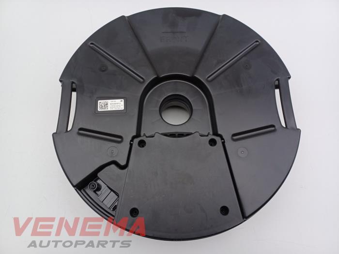 Gebruikte Subwoofer Cupra Formentor 1.5 e-Hybrid VZ 16V Prijs € 69,99 Margeregeling aangeboden door Venema Autoparts