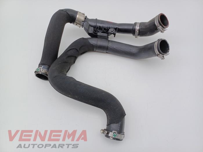 Gebruikte Intercooler Slang Citroen C5 Aircross I (A4/AC/AJ/AR) 1.2 PureTech Hybrid 136 Prijs € 39,99 Margeregeling aangeboden door Venema Autoparts