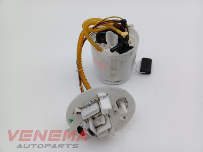 Gebruikte Tank element Pomp Mercedes A Limousine (177.1) 2.0 A-250 Turbo 16V Mild Hybrid 4Matic Prijs € 49,99 Margeregeling aangeboden door Venema Autoparts