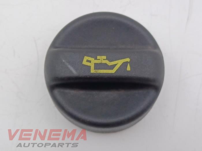 Gebruikte Oliedop Peugeot 208 II (UB/UH/UP) 1.2 Vti 12V PureTech 100 Prijs € 14,99 Margeregeling aangeboden door Venema Autoparts