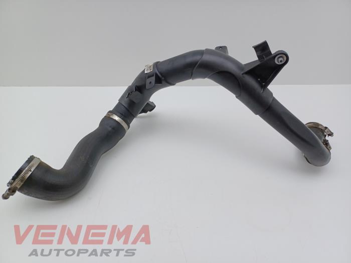 Gebruikte Intercooler Buis Volkswagen T-Roc I 2.0 TSI 16V 4Motion Prijs € 59,99 Margeregeling aangeboden door Venema Autoparts