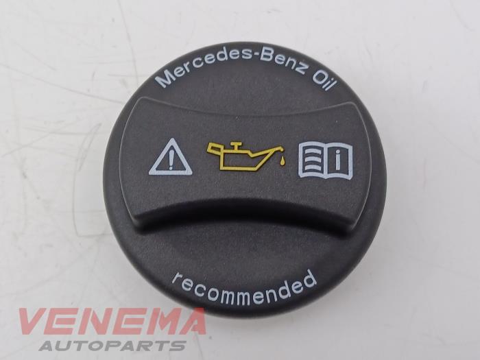 Gebruikte Oliedop Mercedes E Estate (S213) E-220d 2.0 Turbo 16V Prijs € 9,99 Margeregeling aangeboden door Venema Autoparts