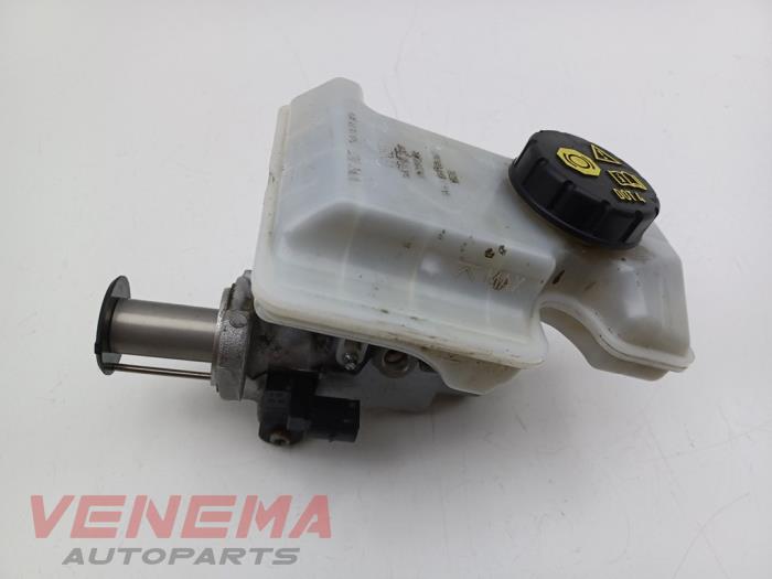 Gebruikte Hoofdremcilinder Skoda Octavia Combi (5EAC) 2.0 TDI RS 16V Prijs € 9,99 Margeregeling aangeboden door Venema Autoparts