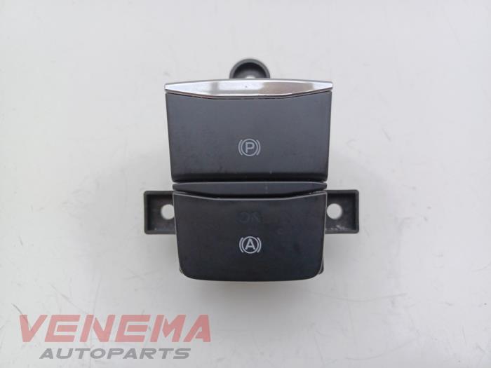 Gebruikte Handrem schakelaar Ford Focus 4 Wagon 1.5 EcoBlue 120 Prijs € 9,99 Margeregeling aangeboden door Venema Autoparts