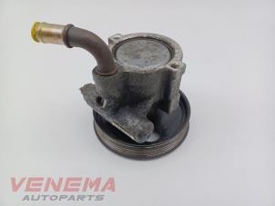 Gebruikte Pomp Servo Renault Laguna II (BG) 1.6 16V Prijs € 29,99 Margeregeling aangeboden door Venema Autoparts