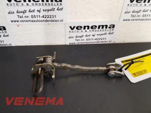 Gebruikte Deurvanger 4Deurs links-voor Opel Meriva 1.6 Prijs € 9,95 Margeregeling aangeboden door Venema Autoparts