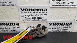 Gebruikte Slotmechaniek achterdeur Bus-Bestel Mercedes Vito (639.6) 2.2 111 CDI 16V Prijs op aanvraag aangeboden door Venema Autoparts