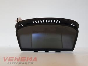 Gebruikte Display Multi Media regelunit BMW 3 serie Touring (E91) 320d 16V Corporate Lease Prijs € 99,99 Margeregeling aangeboden door Venema Autoparts