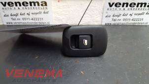 Gebruikte Raam schakelaar elektrisch Citroen C3 (SC) 1.2 12V Vti Prijs € 14,00 Margeregeling aangeboden door Venema Autoparts