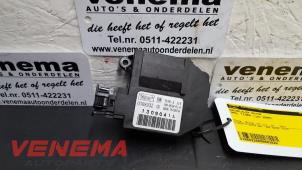 Gebruikte Kachelklep Motor Opel Tigra Twin Top 1.4 16V Prijs € 19,00 Margeregeling aangeboden door Venema Autoparts