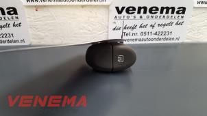 Gebruikte Schakelaar Achteruitverwarming Renault Scénic I (JA) Prijs op aanvraag aangeboden door Venema Autoparts