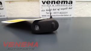 Gebruikte Schakelaar Achteruitverwarming Renault Kangoo Express (FC) Prijs op aanvraag aangeboden door Venema Autoparts