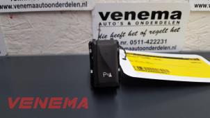 Gebruikte PDC Schakelaar Renault Laguna III Estate (KT) Prijs € 9,99 Margeregeling aangeboden door Venema Autoparts