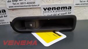 Gebruikte Elektrisch Raam Schakelaar Renault Megane II Grandtour (KM) Prijs op aanvraag aangeboden door Venema Autoparts