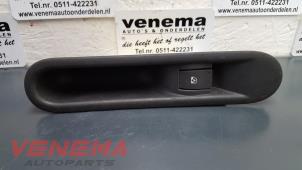 Gebruikte Raam schakelaar elektrisch Renault Espace (JK) Prijs € 9,99 Margeregeling aangeboden door Venema Autoparts