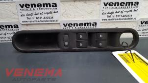 Gebruikte Ruit schakelaar elektrisch Renault Espace (JK) Prijs € 9,99 Margeregeling aangeboden door Venema Autoparts