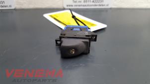 Gebruikte Schakelaar Elektrisch Raam Renault Espace (JE) Prijs € 9,99 Margeregeling aangeboden door Venema Autoparts