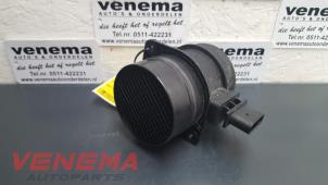 Gebruikte Luchtmassameter Volkswagen Passat Variant (3C5) 2.0 TDI 16V 170 Prijs € 60,00 Margeregeling aangeboden door Venema Autoparts