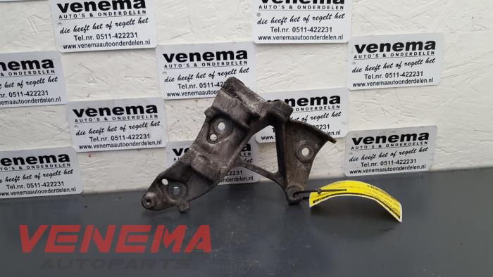 Gebruikte Dynamosteun onder Ford Focus 2 1.6 TDCi 16V 110 Prijs op aanvraag aangeboden door Venema Autoparts