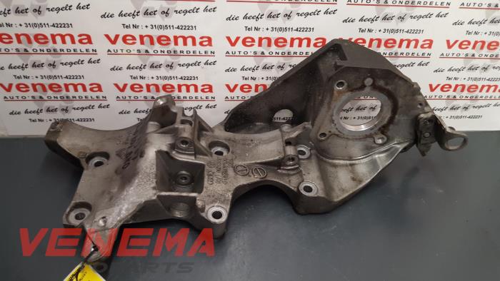 Gebruikte Dynamosteun boven Audi A3 (8V1/8VK) 2.0 TDI 16V Prijs € 39,95 Margeregeling aangeboden door Venema Autoparts