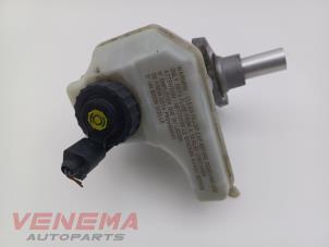 Gebruikte Hoofdremcilinder Volkswagen Passat (3C2) 2.0 TDI 16V 140 Prijs € 24,99 Margeregeling aangeboden door Venema Autoparts