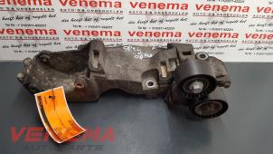 Gebruikte Dynamosteun onder Opel Vivaro Prijs op aanvraag aangeboden door Venema Autoparts