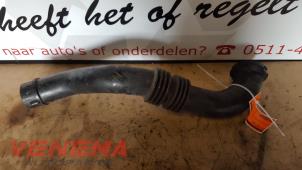 Gebruikte Luchtinlaat slang Opel Vivaro 2.0 CDTI Prijs € 35,00 Margeregeling aangeboden door Venema Autoparts
