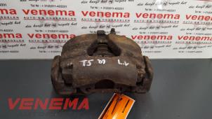 Gebruikte Remklauw (Tang) links-voor Volkswagen Transporter T5 Prijs op aanvraag aangeboden door Venema Autoparts