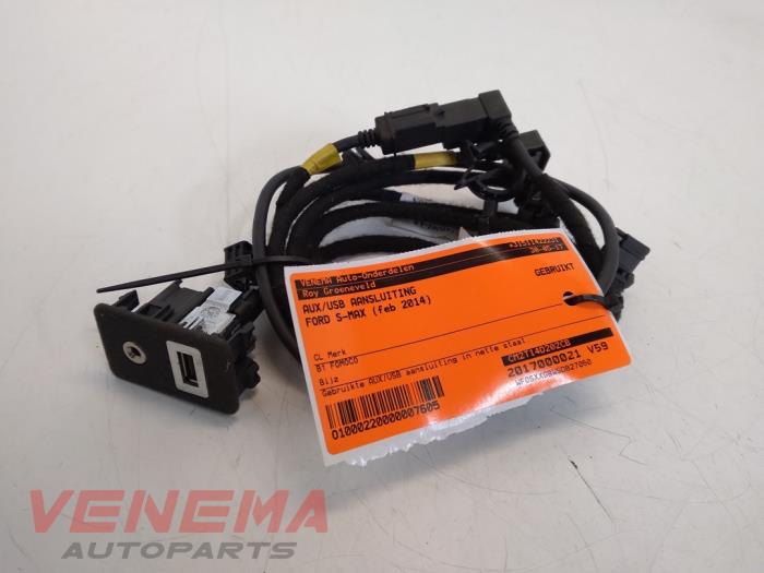 AUX/USB aansluiting van een Ford S-Max (GBW) 2.0 TDCi 16V 140 2014