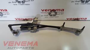 Gebruikte Ruitenwismotor + Mechaniek Mercedes CLA Shooting Brake (117.9) 1.6 CLA-200 16V Prijs € 29,99 Margeregeling aangeboden door Venema Autoparts