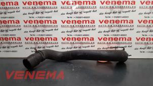 Gebruikte Koelwaterslang Mercedes CLA Shooting Brake (117.9) 1.6 CLA-200 16V Prijs € 29,99 Margeregeling aangeboden door Venema Autoparts