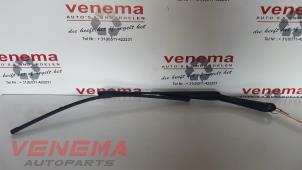Gebruikte Ruitenwisserarm voor Mercedes CLA Shooting Brake (117.9) 1.6 CLA-200 16V Prijs € 24,99 Margeregeling aangeboden door Venema Autoparts