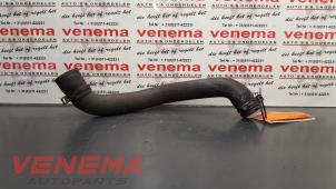 Gebruikte Koelwaterslang Mercedes CLA Shooting Brake (117.9) 1.6 CLA-200 16V Prijs € 29,99 Margeregeling aangeboden door Venema Autoparts