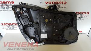 Gebruikte Raammechaniek 4Deurs links-voor Mercedes CLA Shooting Brake (117.9) 1.6 CLA-200 16V Prijs € 59,99 Margeregeling aangeboden door Venema Autoparts