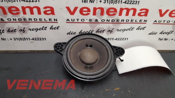 Luidspreker van een Mercedes-Benz CLA Shooting Brake (117.9) 1.6 CLA-200 16V 2015