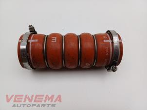 Gebruikte Aanzuigslang Lucht Peugeot 207 CC (WB) 1.6 16V THP Prijs € 9,99 Margeregeling aangeboden door Venema Autoparts