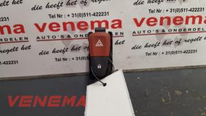 Gebruikte Paniekverlichtings Schakelaar Renault Megane III Coupe (DZ) Prijs op aanvraag aangeboden door Venema Autoparts