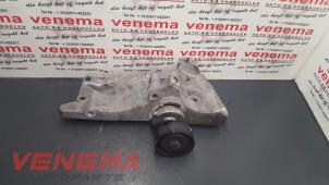 Gebruikte Dynamosteun boven Volkswagen Polo IV (9N1/2/3) 1.4 16V Prijs € 29,99 Margeregeling aangeboden door Venema Autoparts