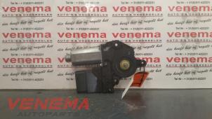 Gebruikte Motor electrisch raam Volkswagen Touran (1T3) 1.6 TDI 16V Prijs € 24,99 Margeregeling aangeboden door Venema Autoparts
